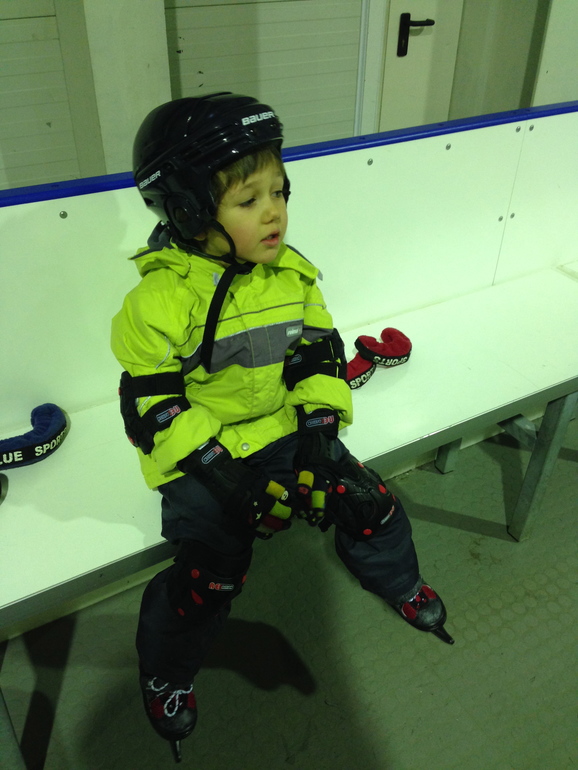 В ряду юных хокеистов прибыло))