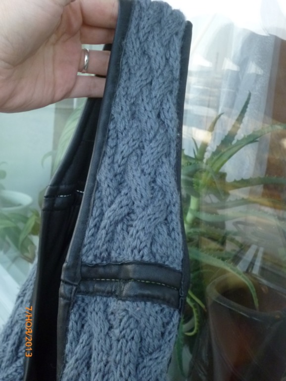 Свитер и сумка из он-лайна.