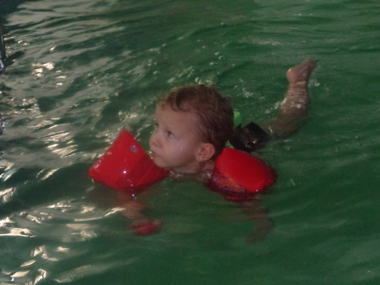 Бассейн-наш досуг)