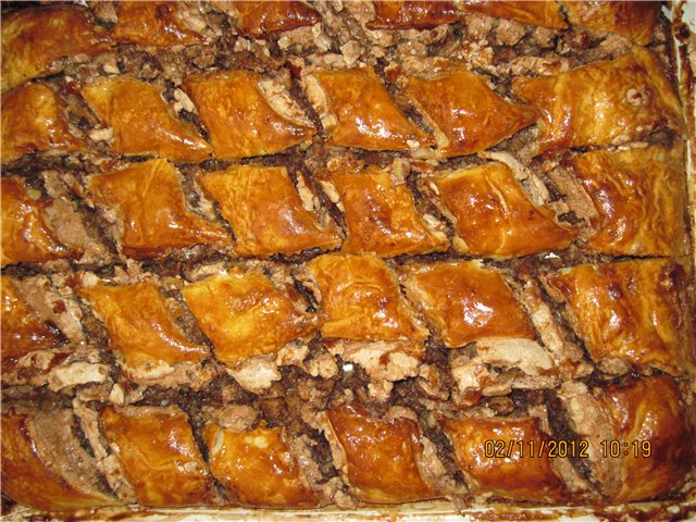 Пахлава 20 кусков, можно по 5!Забирать на горе!