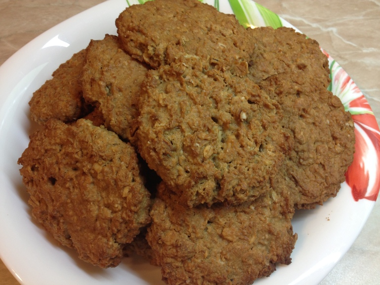 Фотоотчет - овсяное печенье вариант еще и без глютена и изюма.