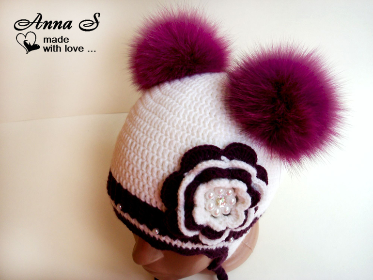 Шапочка с помпошками