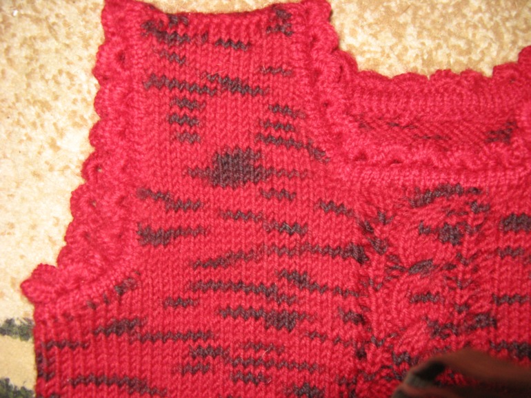 Красно, пестро и тепло - жилет