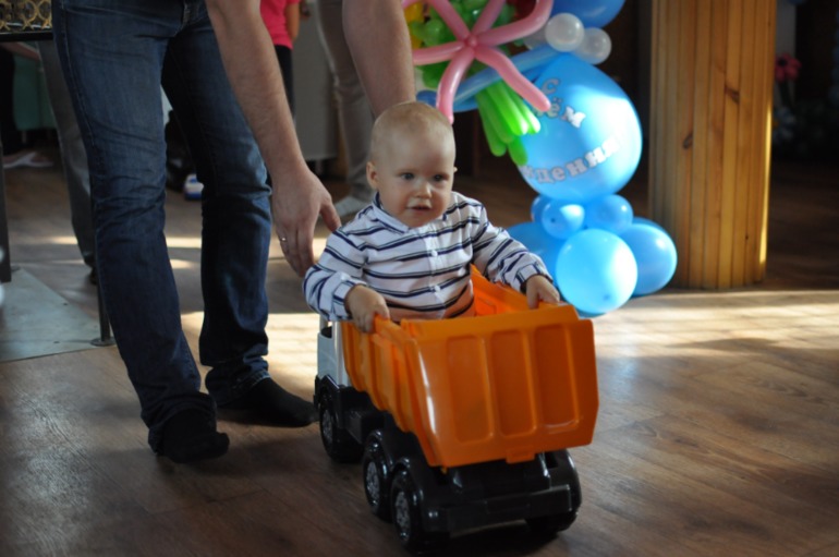 Вот и наш ПЕРВЫЙ ГОДИК!!! Продолжение...