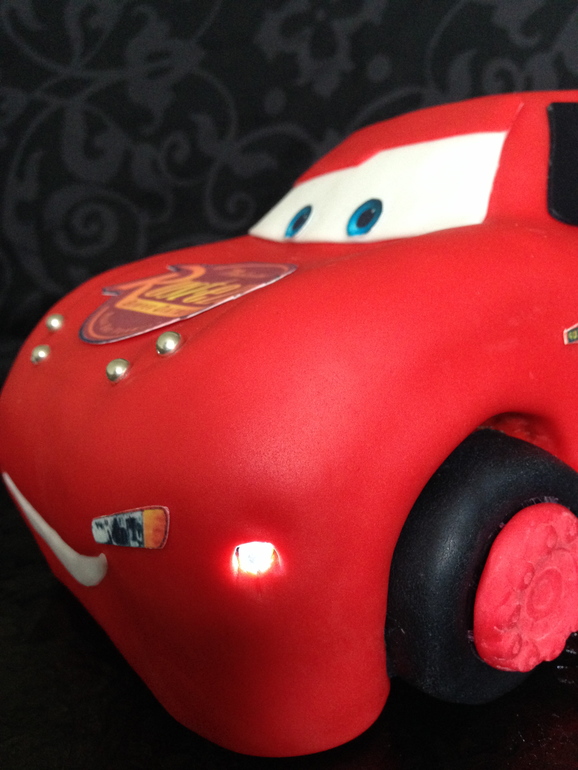 Новый McQueen с горящими фарами