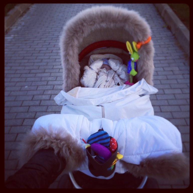 Stokke Crusi. и в зимнем прикиде)