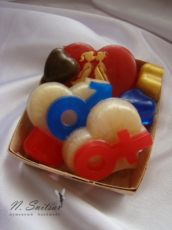 Подарок брату мужа и его девушке.