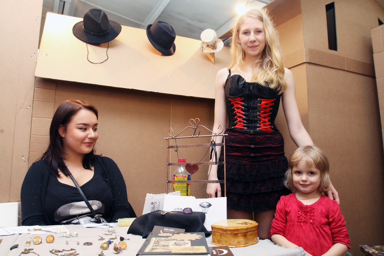 КомМиссия 2013 или День открытых миров. Комиксы и дети)