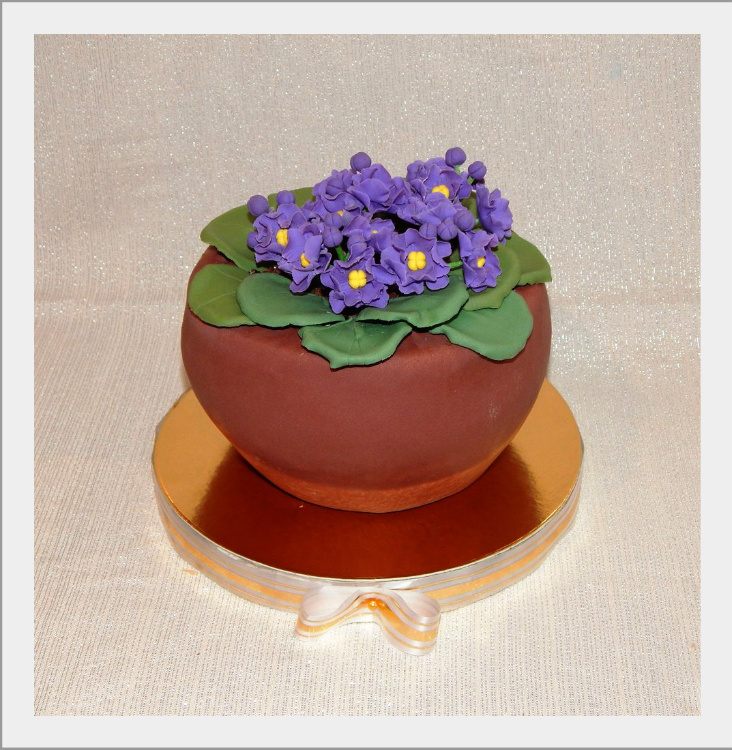 Горшочек с фиалками №2