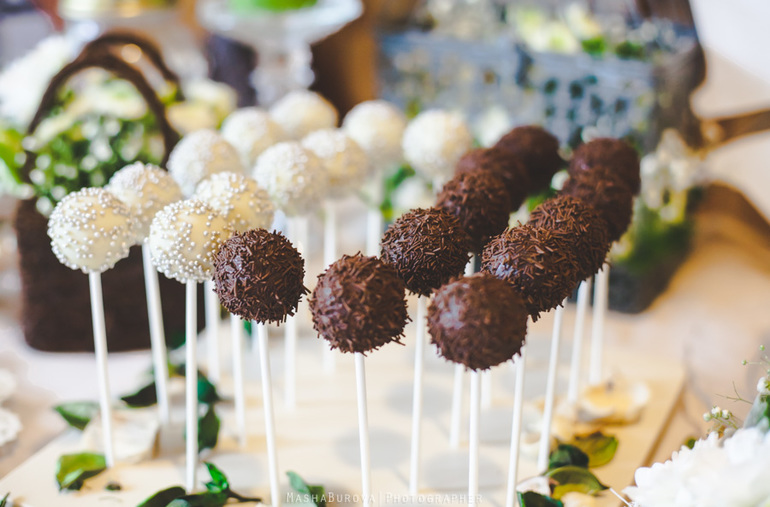 WEDDING CANDY BAR...