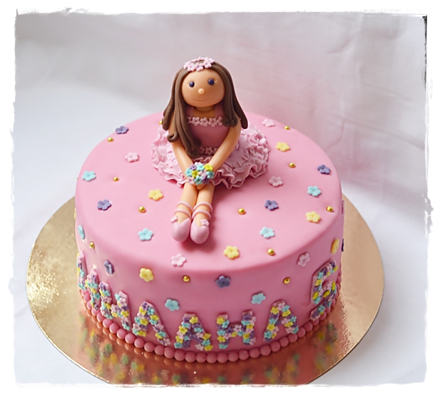 Балерина. Она дождалась своего тортика)))