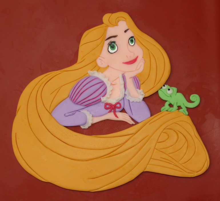 Кому тортик с Рапунцель или медовичок к чаю? :о)