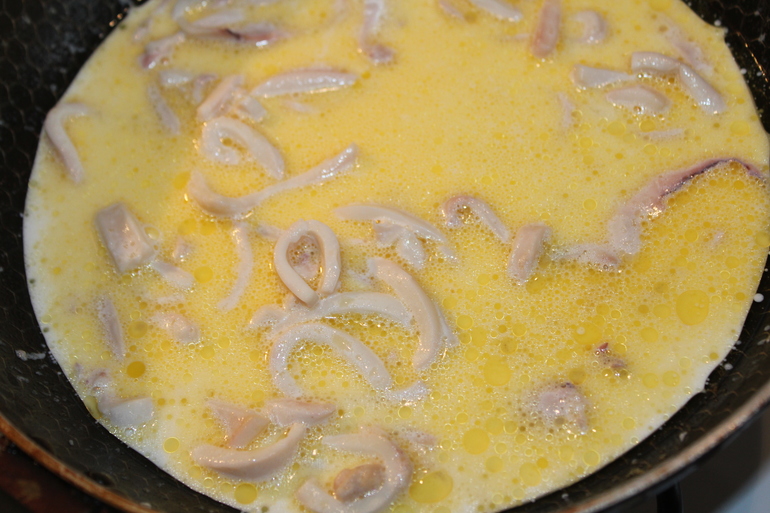 Феттучини с кальмарами
