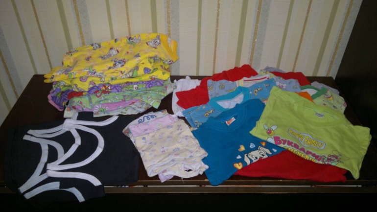 Отдам даром пакет одежды и обуви д/девочки.