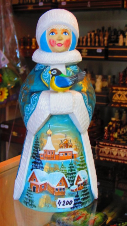 Деревянные Деды Морозы.