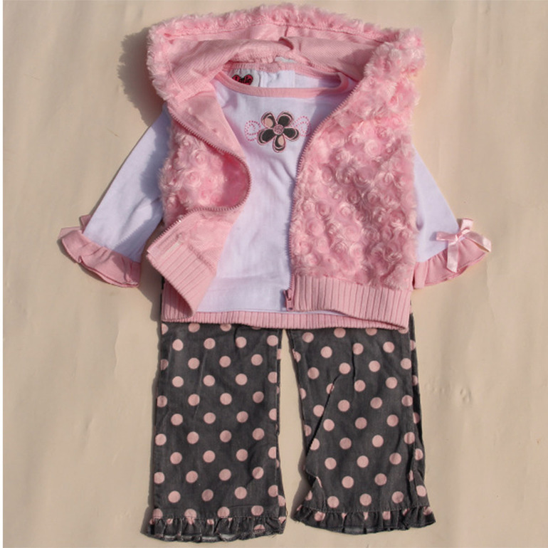 Комплекты и костюмы в наличии новые.