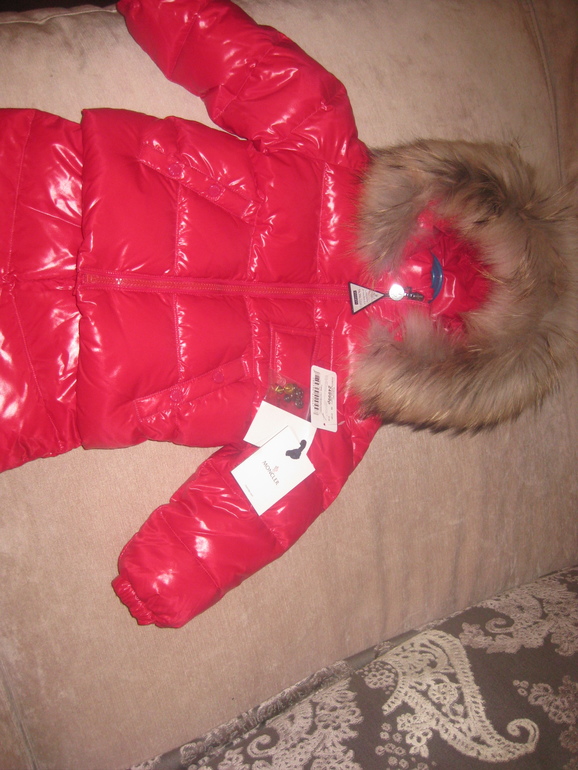 MONCLER Р-Р З A МАЛИНОВО-КРАСНЫЙ ПРОДАЮ, ИЛИ ОБЪМЕН