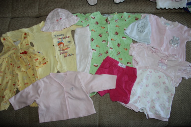 очень много фирменной одежды для девочки