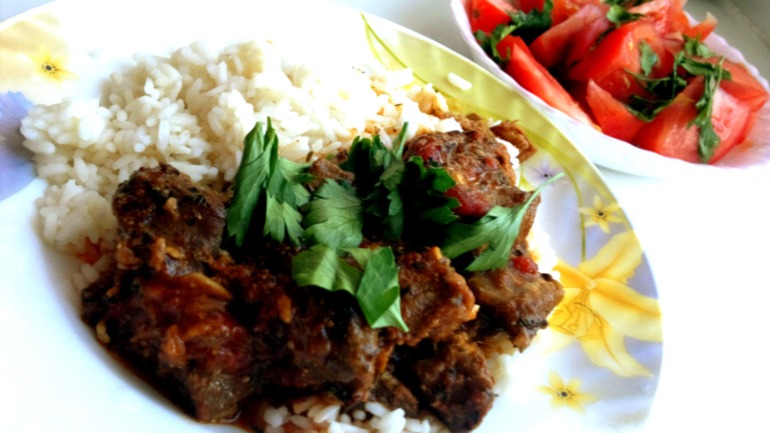 Баранина с томатами в своем соку