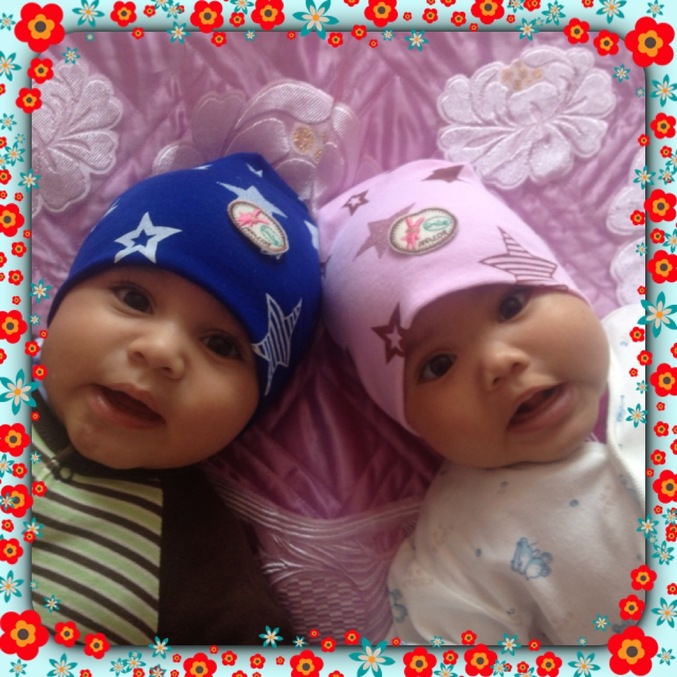 А нам сегодня годик!