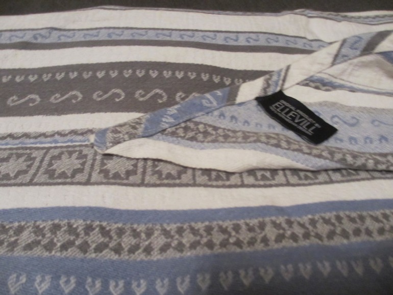 Продам Шарфы и кормительное в Москве