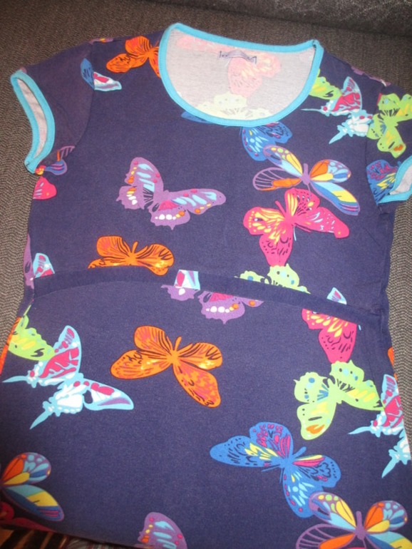 Продам Шарфы и кормительное в Москве