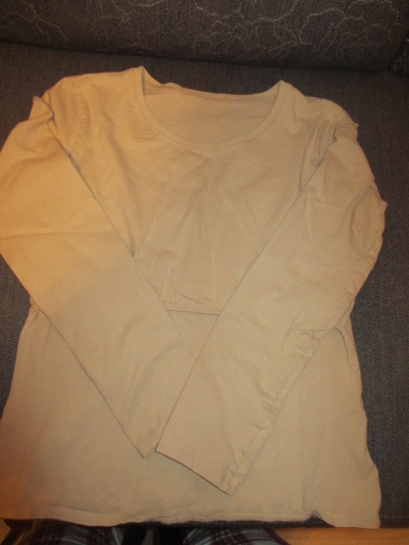 Продам Шарфы и кормительное в Москве