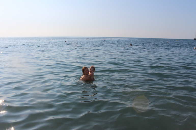 Как я одна с двойняшками отдыхала на море