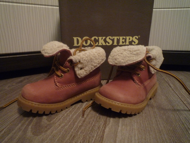 Очень много обуви на мальчика и унисекс разных сезонов р.20-22, б/у и в идеале.