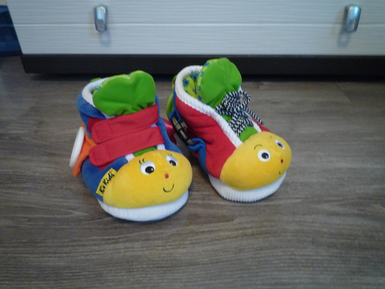 Наши игрушки от 8 месяцев и до года восьми месяцев