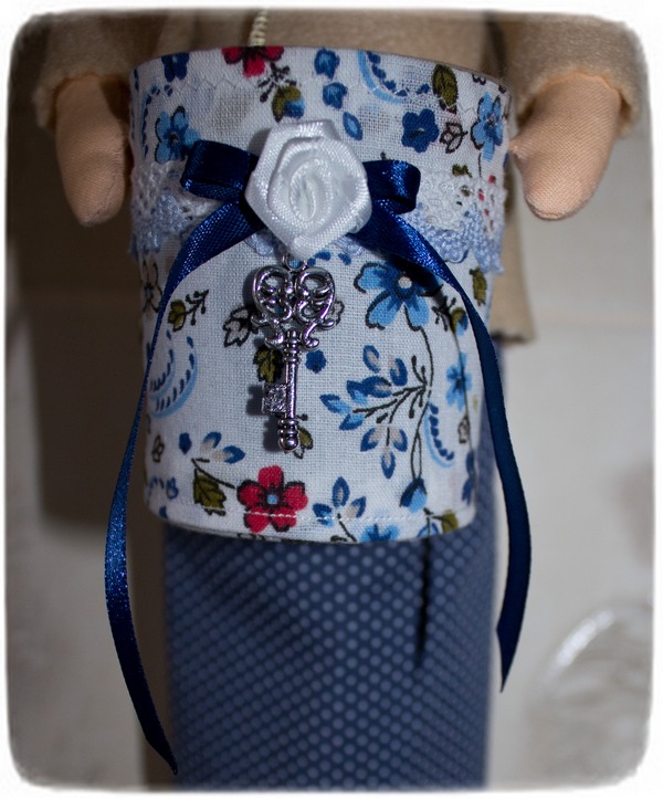 Хранительница ватных палочек для подруги.