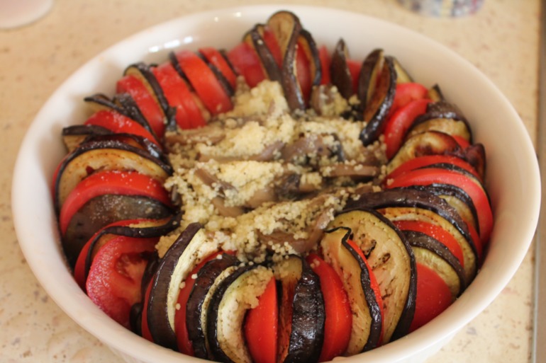 А-ля рататуй) баклажаны, помидоры и сыр)