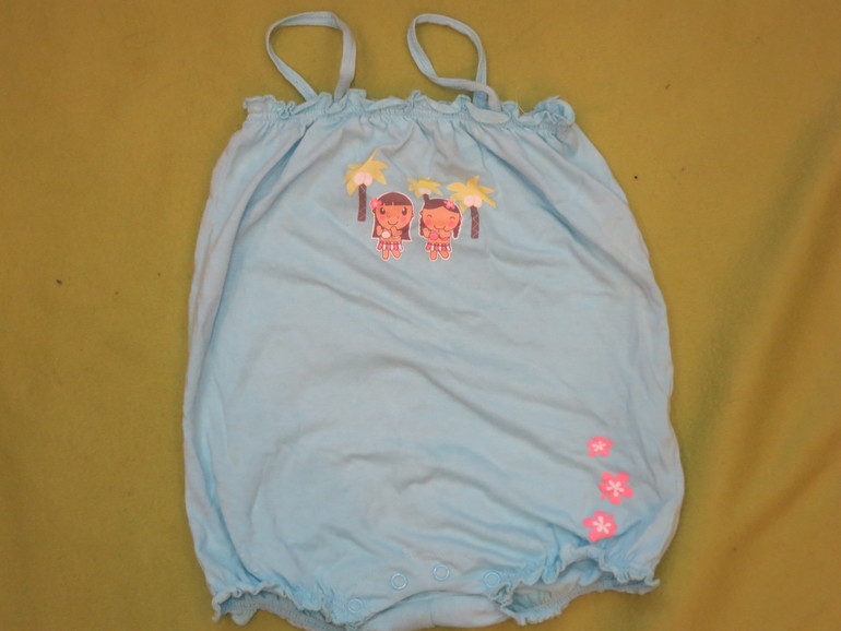 одежда на возраст 0-3 месяца и 3-6 мес.Максимум 100 рублей.Могу отправить почтой