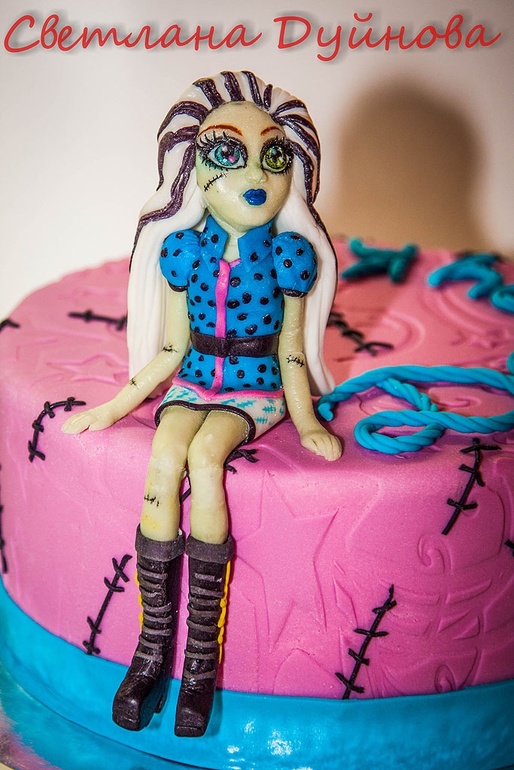 Монстры Хай, Фрэнки Штейн