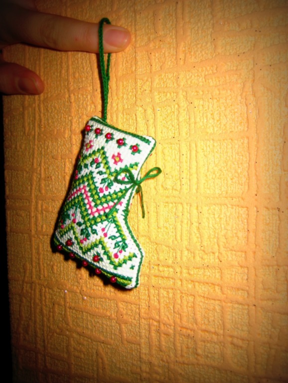 Мой маленький новогодний сапожок-игольница))))
