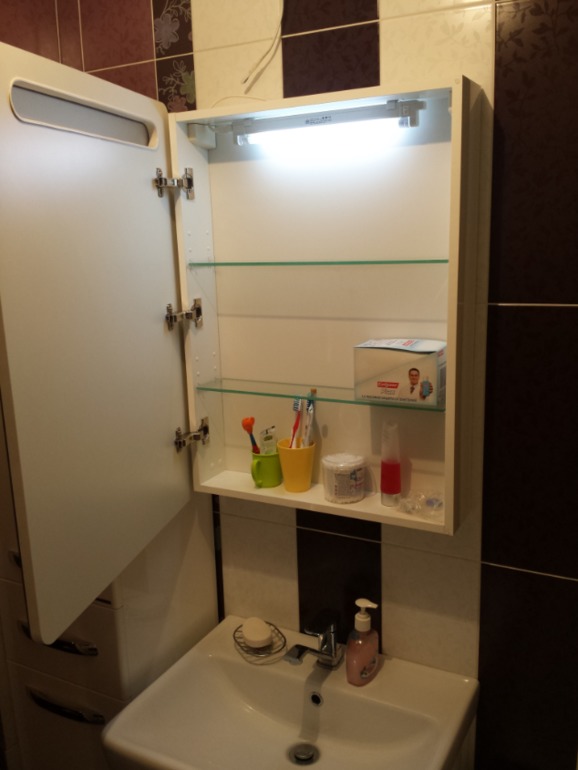 Продам НОВЫЙ зеркальный шкаф Америна 60