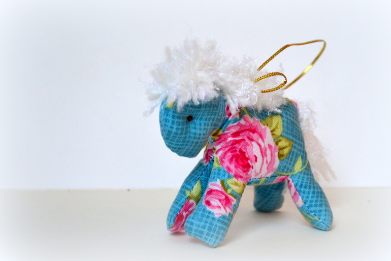 Новый год к нам мчится!))