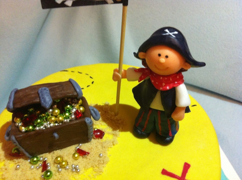 Пираты и на годик с зайкой и мишкой)