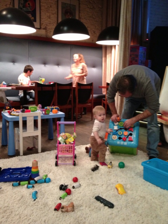 Дружественные грудничкам места в МСК