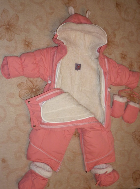 Продам зимний комбинезон-трансформер на овчине в хорошем состоянии