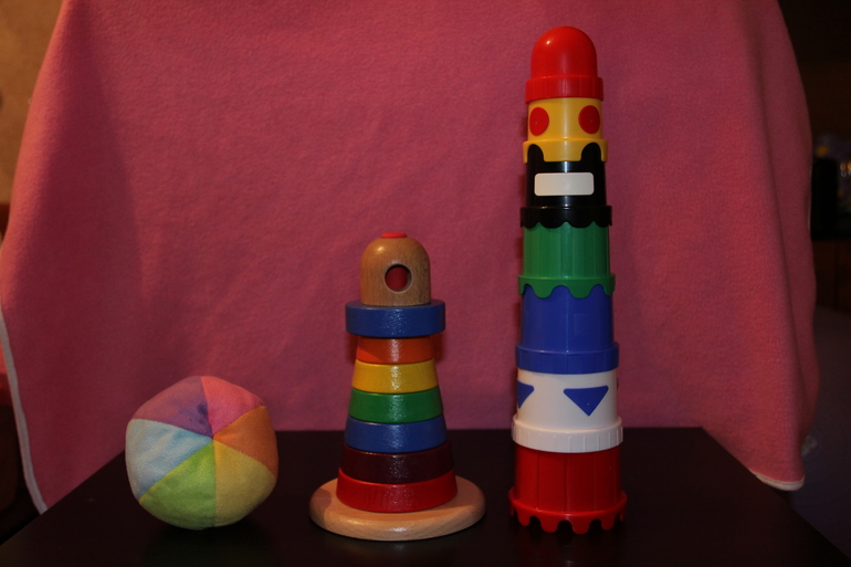 Наши игрушки в 8 месяцев)