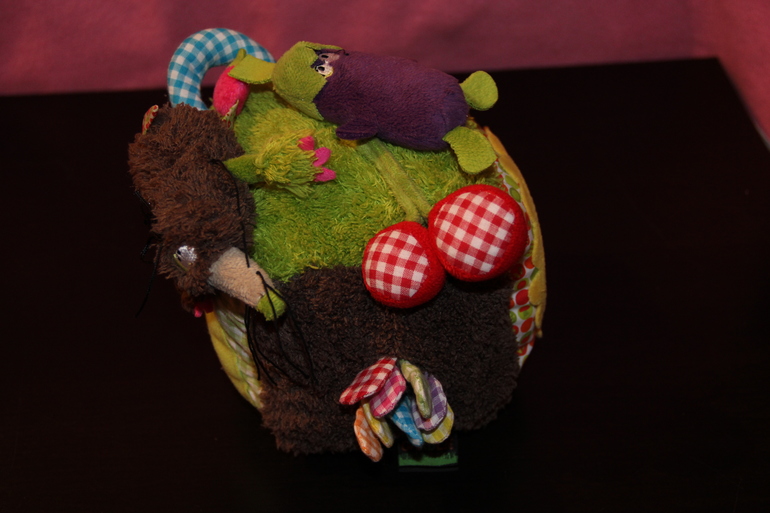 Наши игрушки в 8 месяцев)