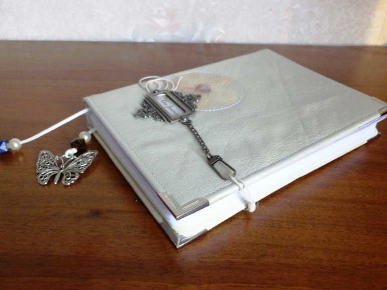 Блокнот в кожаной обложке