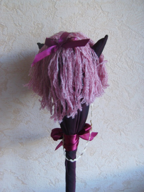 Скаковая лошадка.