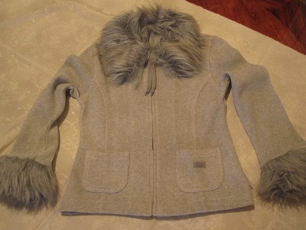 Костюм Zara Children Lux (14), курточка Timberland (10), жакет+пальто-куртка Giesswein, свитера Lacosta, кофта Pampolina