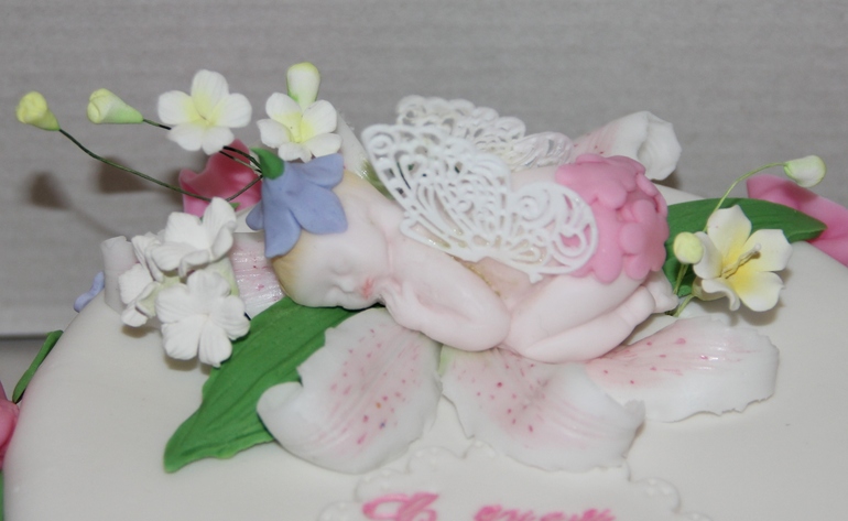 Торт с малышкой