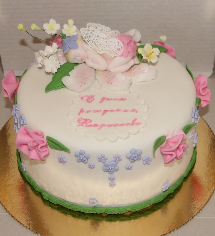 Торт с малышкой