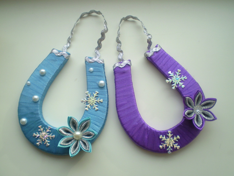 Еще подковки к  2014 году Лошади...