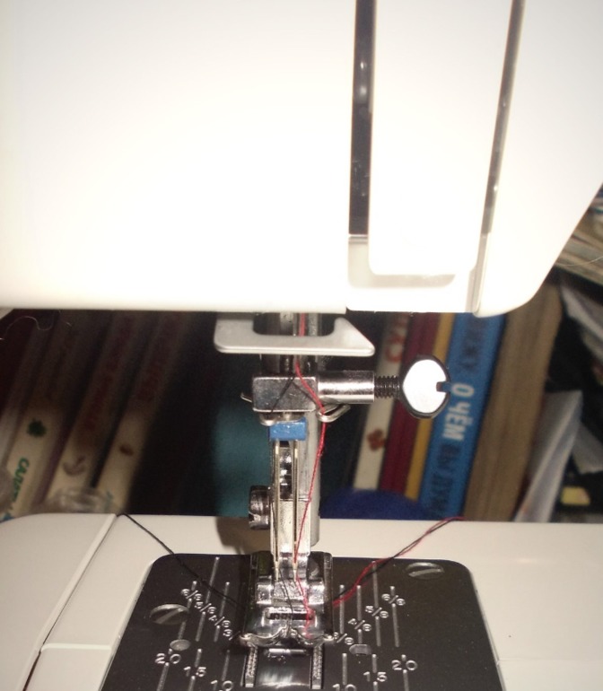 небольшая история о моей машинке и двойной игле))