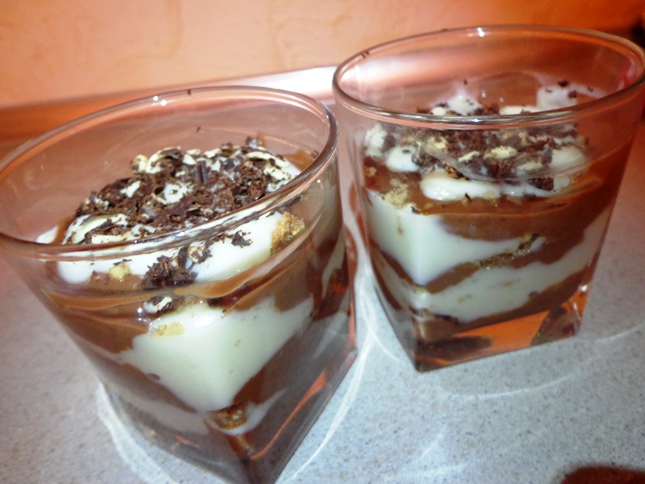 Вкуснячий и простой десерт - шоколадно-ванильный пудинг